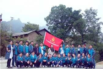 2016年秦大媽餐飲管理有限公司全體員工秋游活動(dòng)（長(zhǎng)嶺崗）。